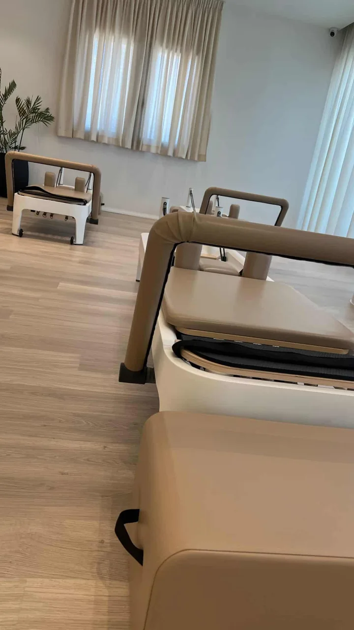 Grace reformer made of aluminum including tower model LIA26W-L from LIA PILATES — picture 1