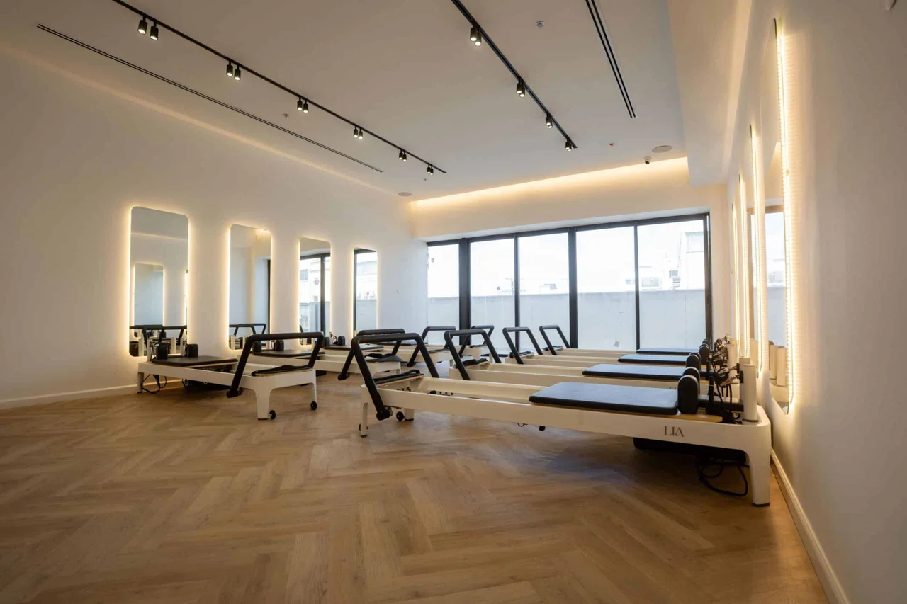 Grace reformer made of aluminum including tower model LIA26W-L from LIA PILATES — picture 22