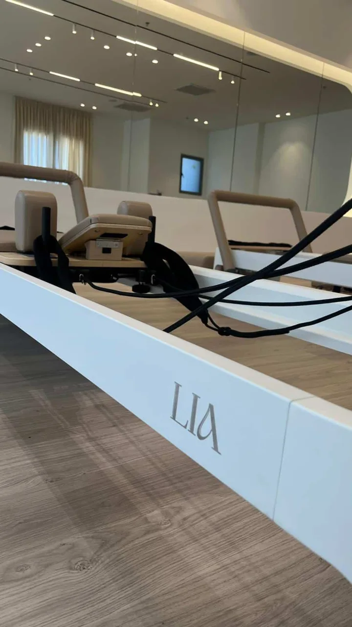 Grace reformer made of aluminum including tower model LIA26W-L from LIA PILATES — picture 15