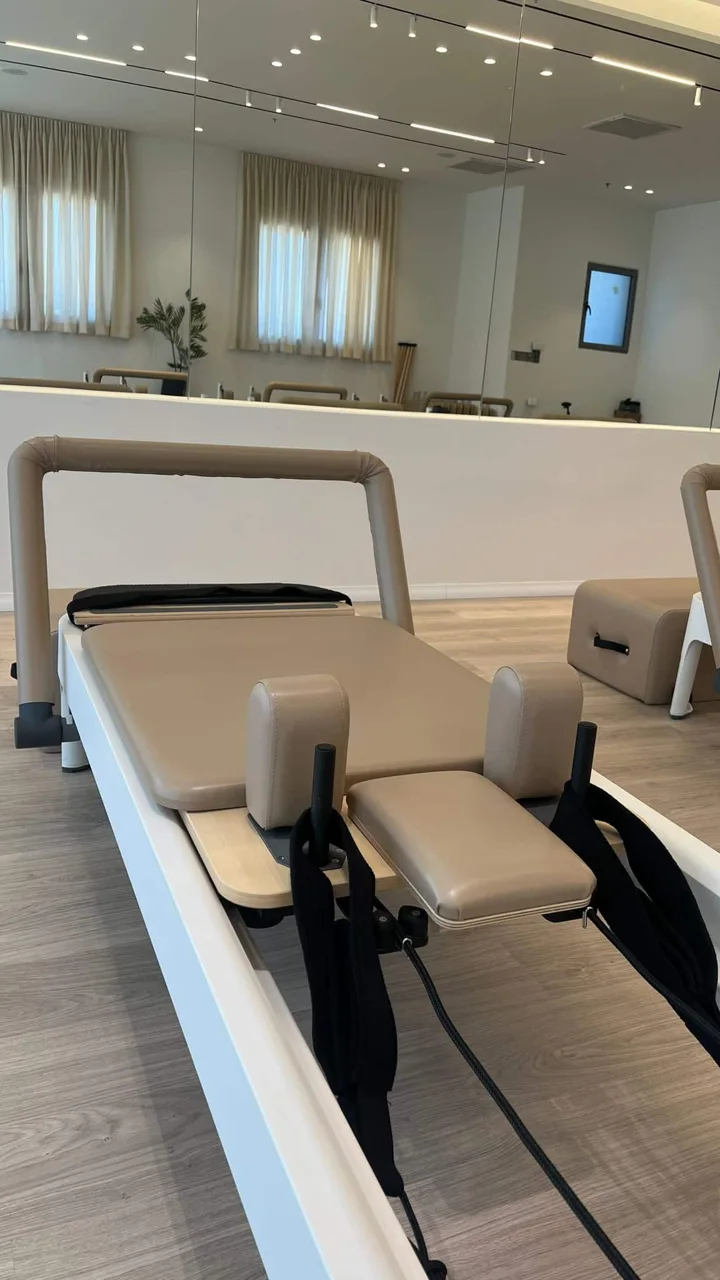 Grace reformer made of aluminum including tower model LIA26W-L from LIA PILATES — picture 6