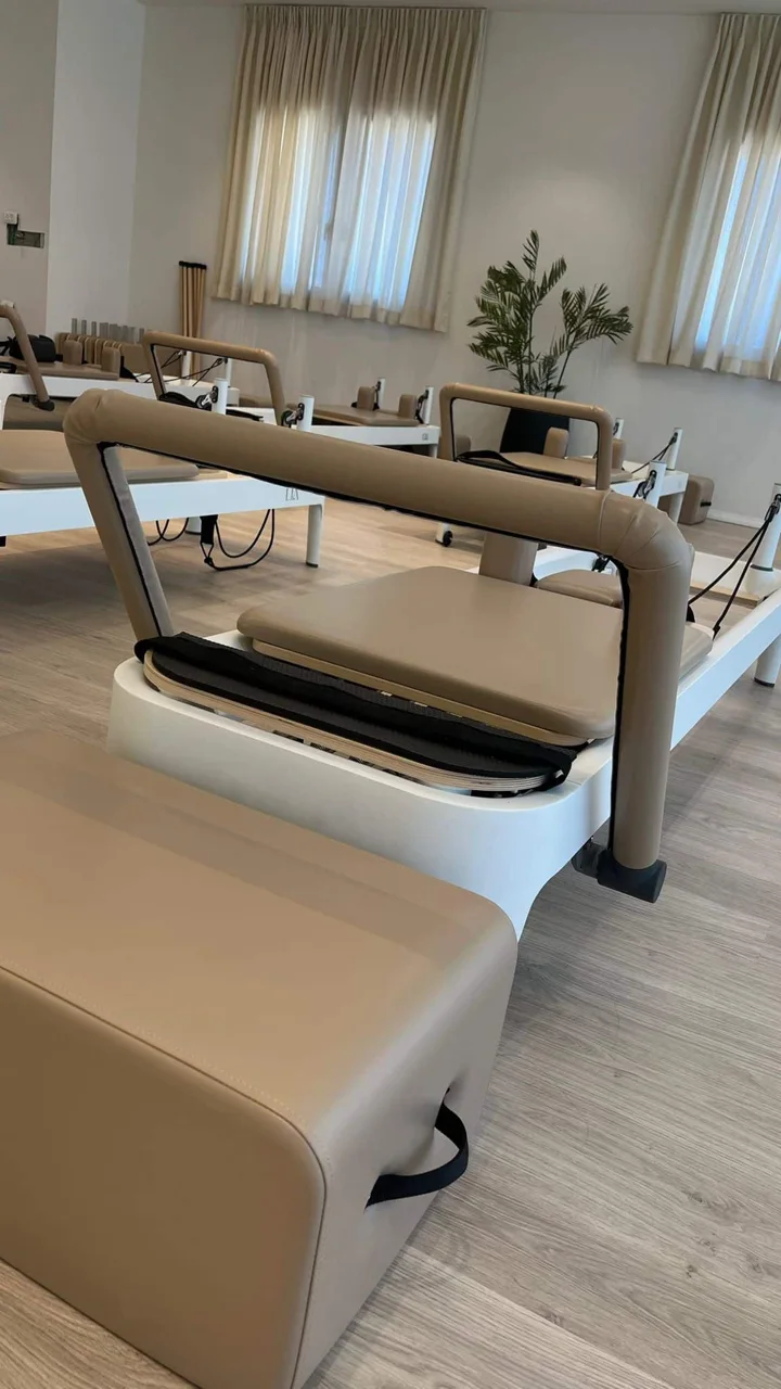 Grace reformer made of aluminum including tower model LIA26W-L from LIA PILATES — picture 2
