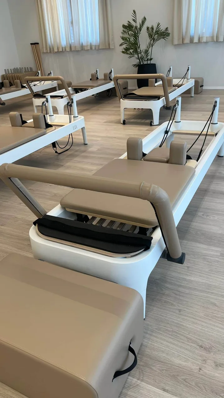 Grace reformer made of aluminum including tower model LIA26W-L from LIA PILATES — picture 4