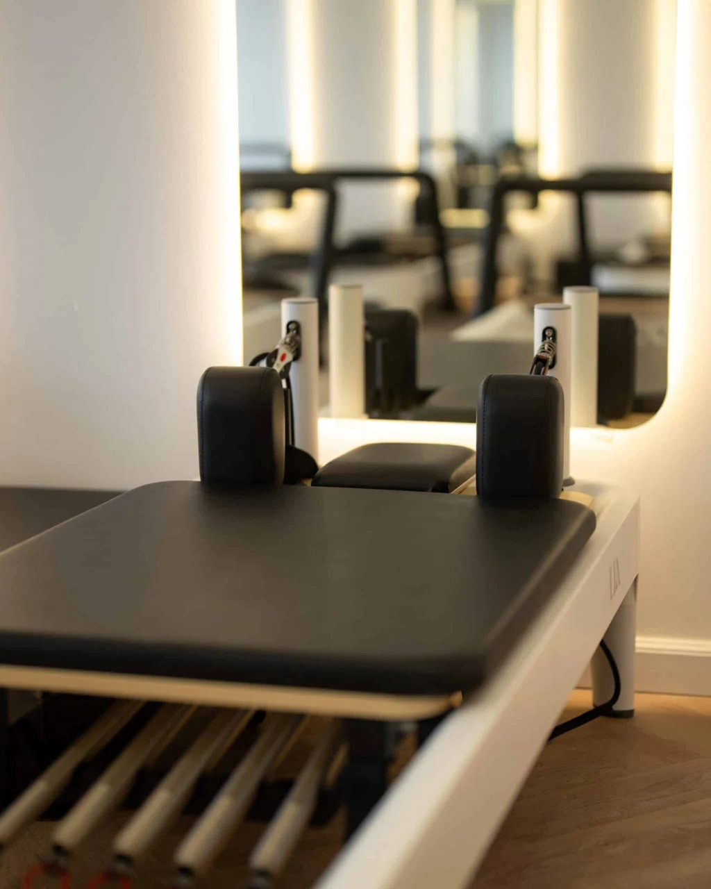 Grace reformer made of aluminum including tower model LIA26W-L from LIA PILATES — picture 21