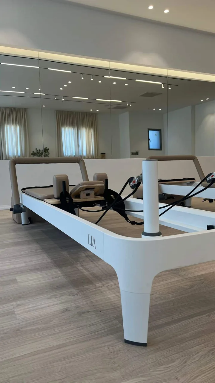 Grace reformer made of aluminum including tower model LIA26W-L from LIA PILATES — picture 10