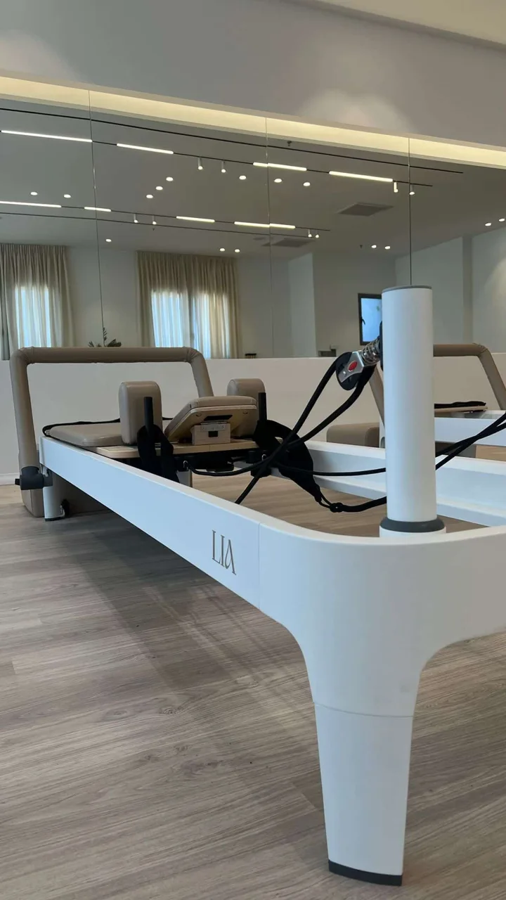 Grace reformer made of aluminum including tower model LIA26W-L from LIA PILATES — picture 3