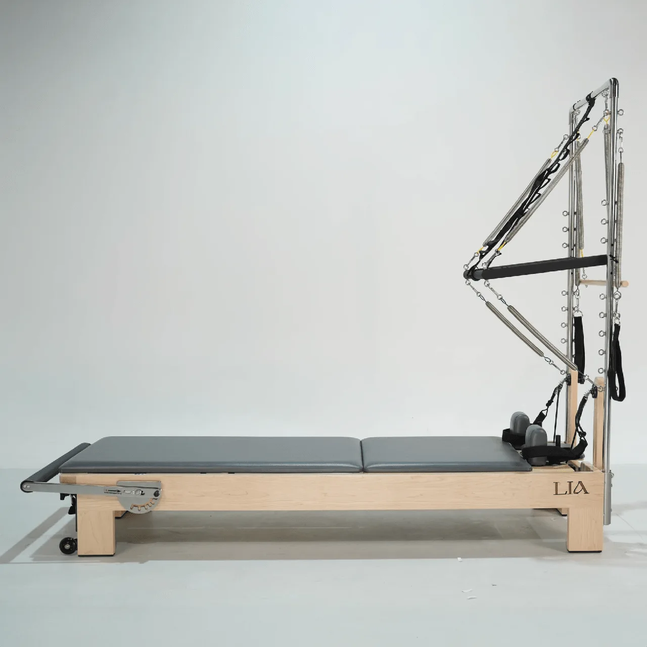 Serenity reformer made of maple wood including tower model LIA182W from LIA PILATES — picture 1