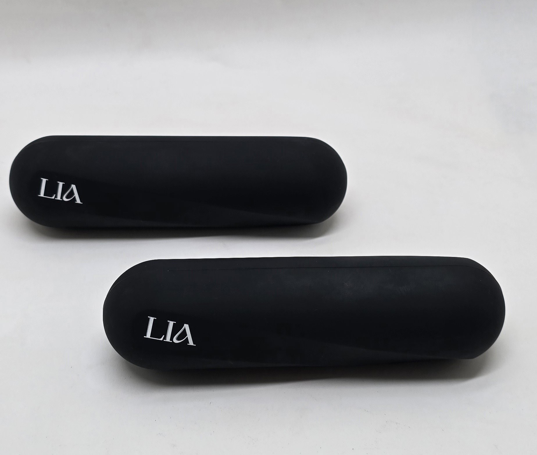 A pair of black Rocket dumbbells 1 kg LIA-2530-1kg-BK-ROCKET